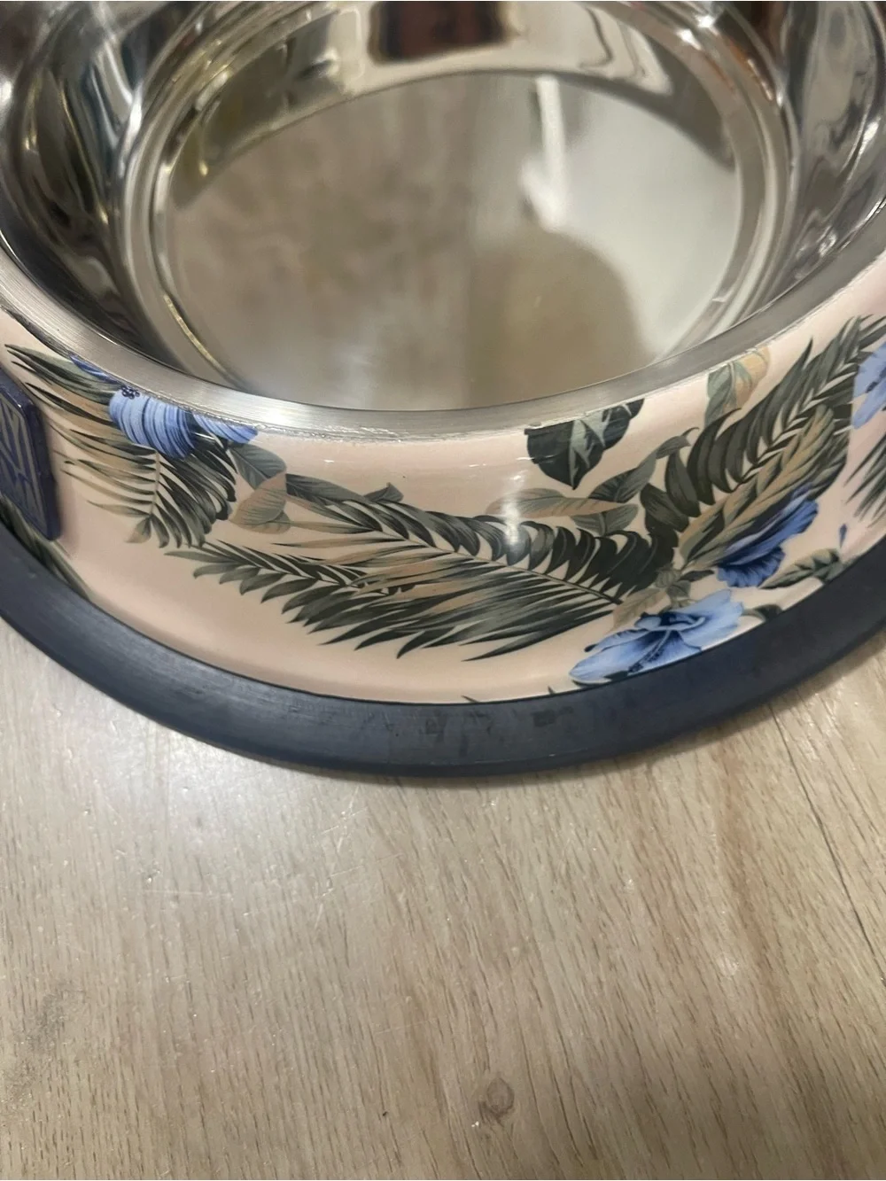 Tommy Bahama stainless steel pet food/water dish - Dishwasher safe 8” diameter